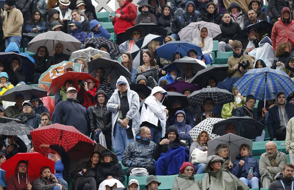 Ancora pioggia per gli spettatori del Roland Garros (Ap)